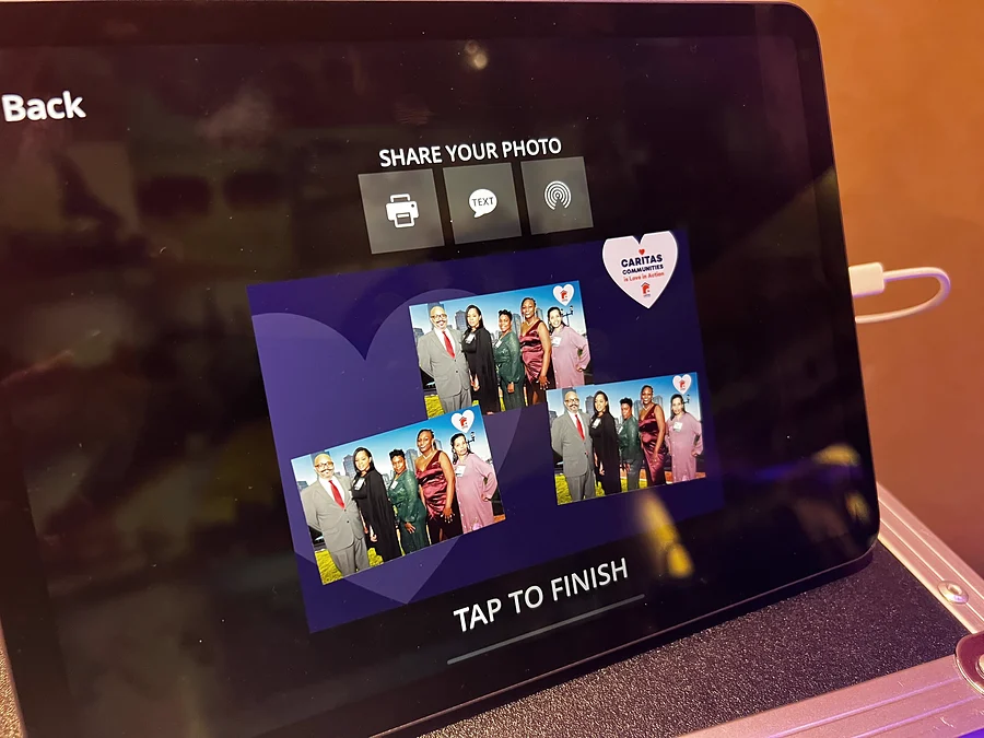 Close-up of the iPad sharing screen with print, text and AirDrop options