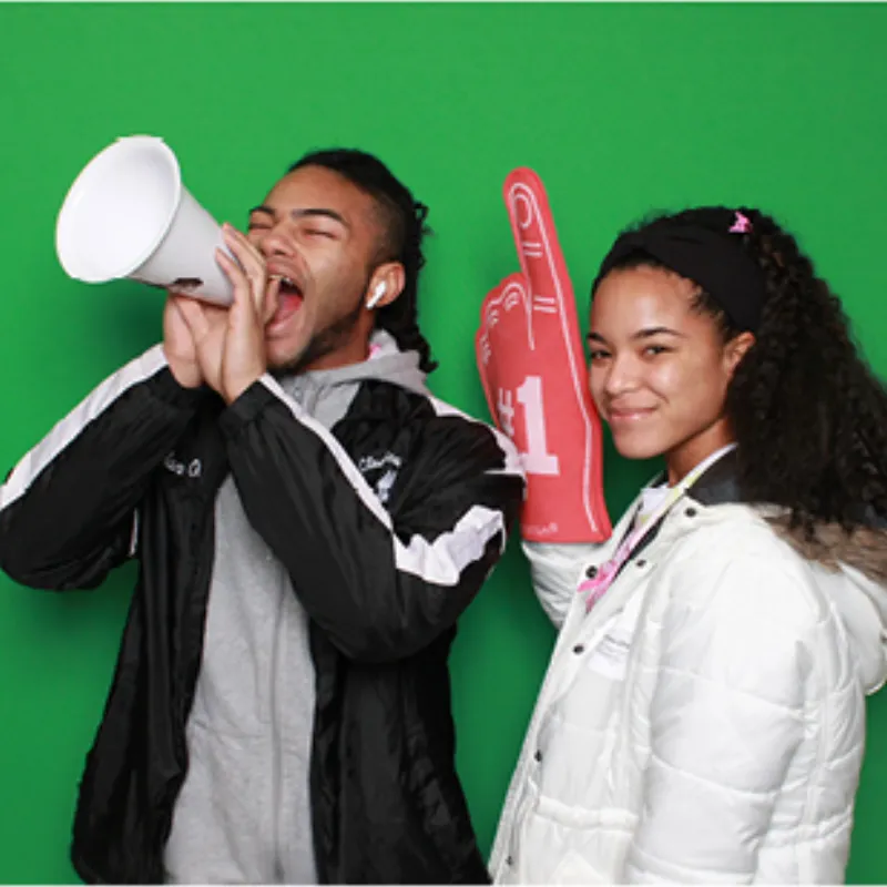 Green screen photo booth start screen interface