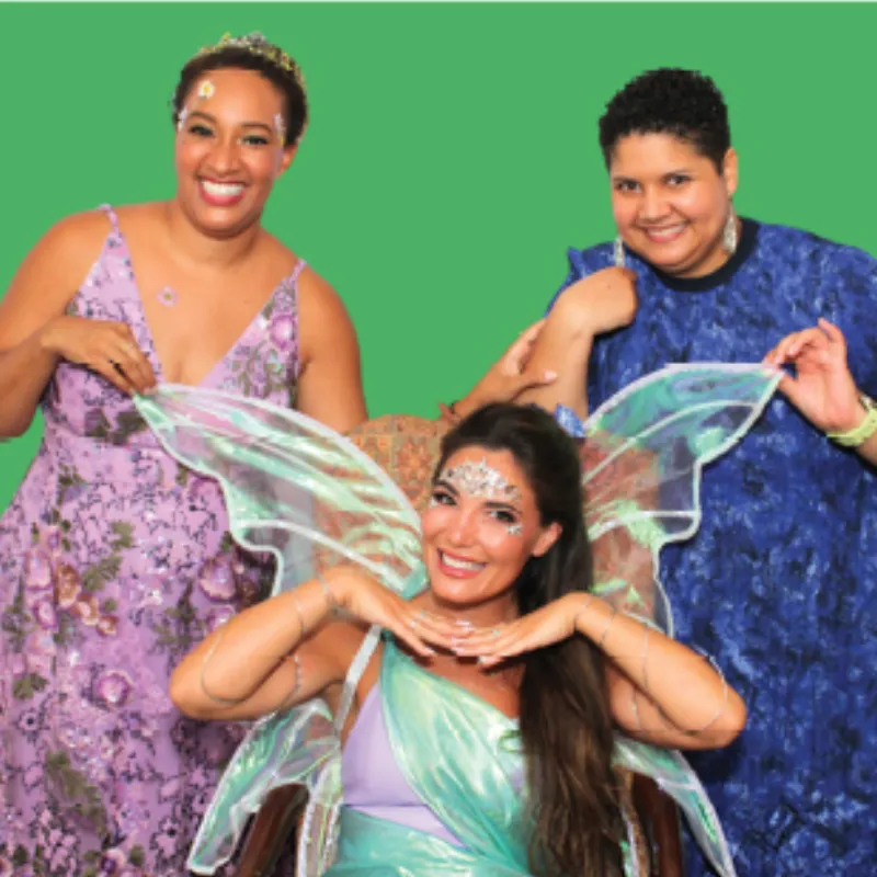 Touch screen printing with green screen photo booth