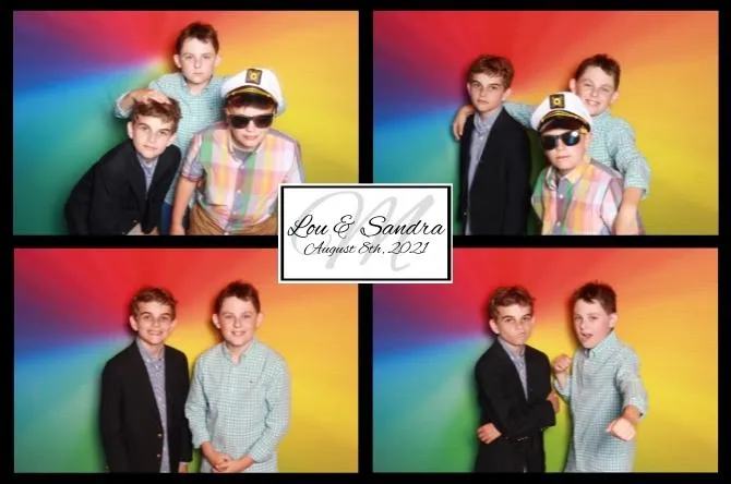 Grid 4 Center photo booth print layout sample