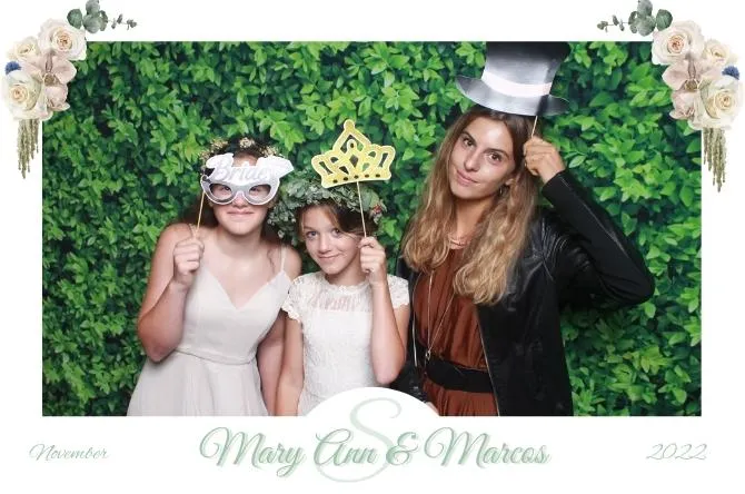 Single — Framed photo booth print layout sample