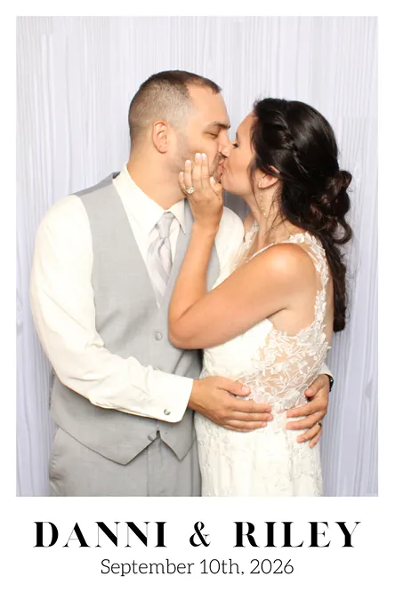 Single Vertical — Framed photo booth print layout sample